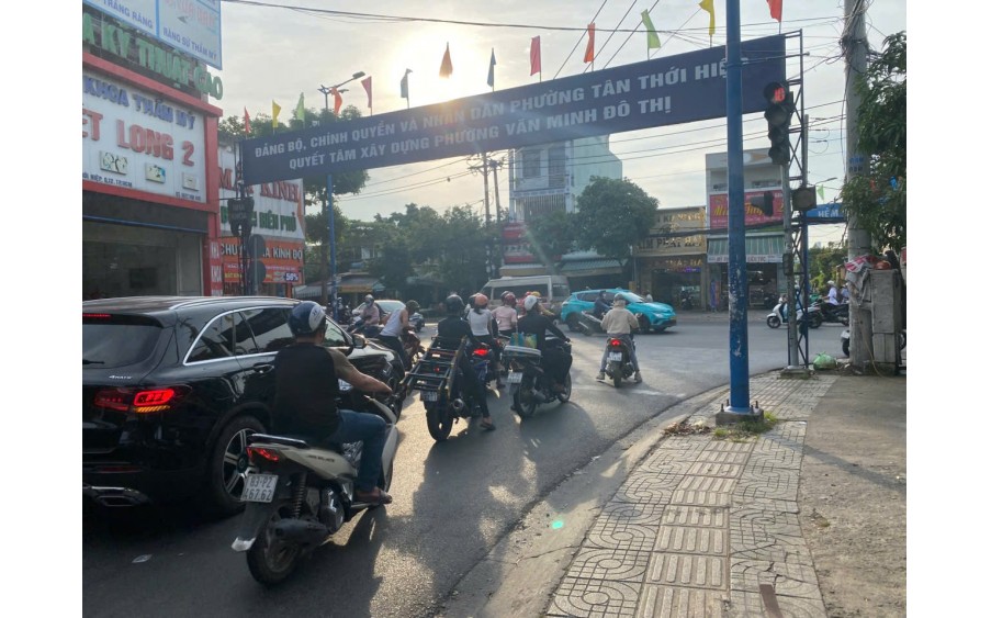 Bán nhà Quận 12, Nhà đẹp 3 tầng 104m2, KV Trung Tâm, Mặt tiền Trương Thị Hoa Q12, Nhỉnh 9 Tỷ, Còn Thương lượng